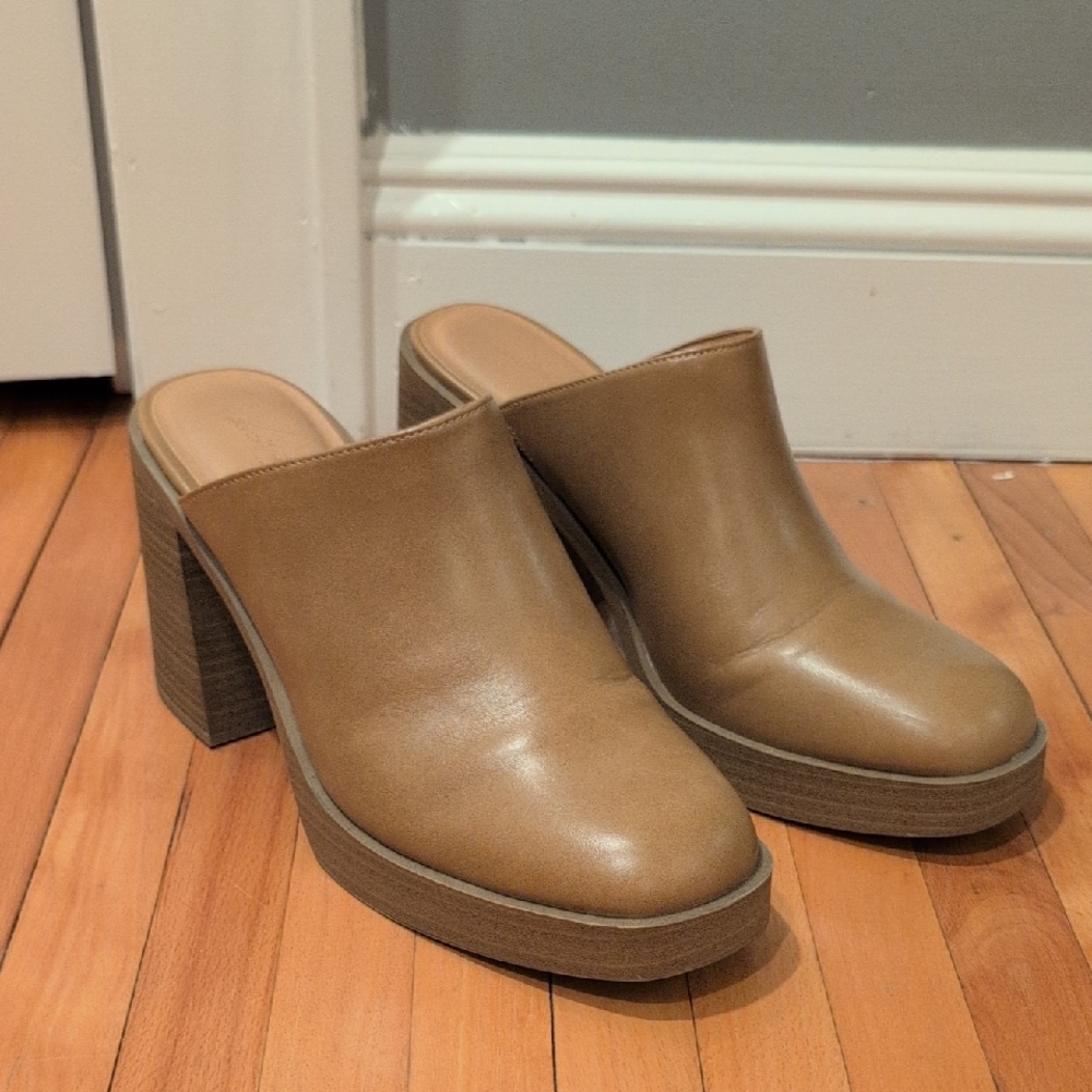 Universal Thread Heeled Mule